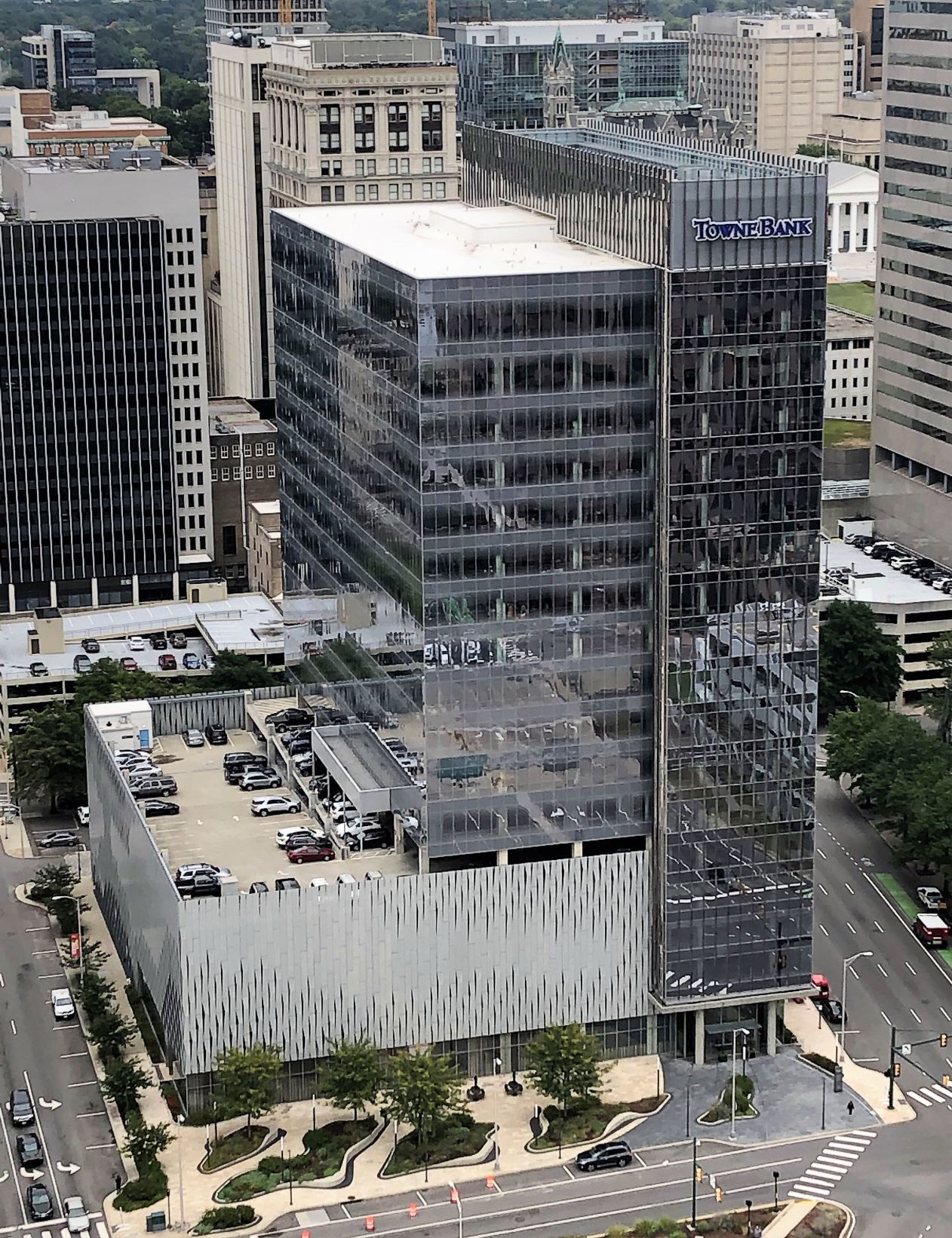 Gateway Plaza -- 276 feet